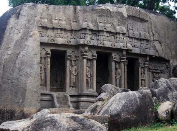 Trimurti Mandpam, Mahabalipuram